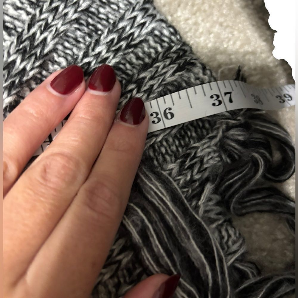 Torrid Gray Cable Knit Poncho Gray Poncho Fringe Tassels Asymmetrical Shawl OS - Picture 5 of 7